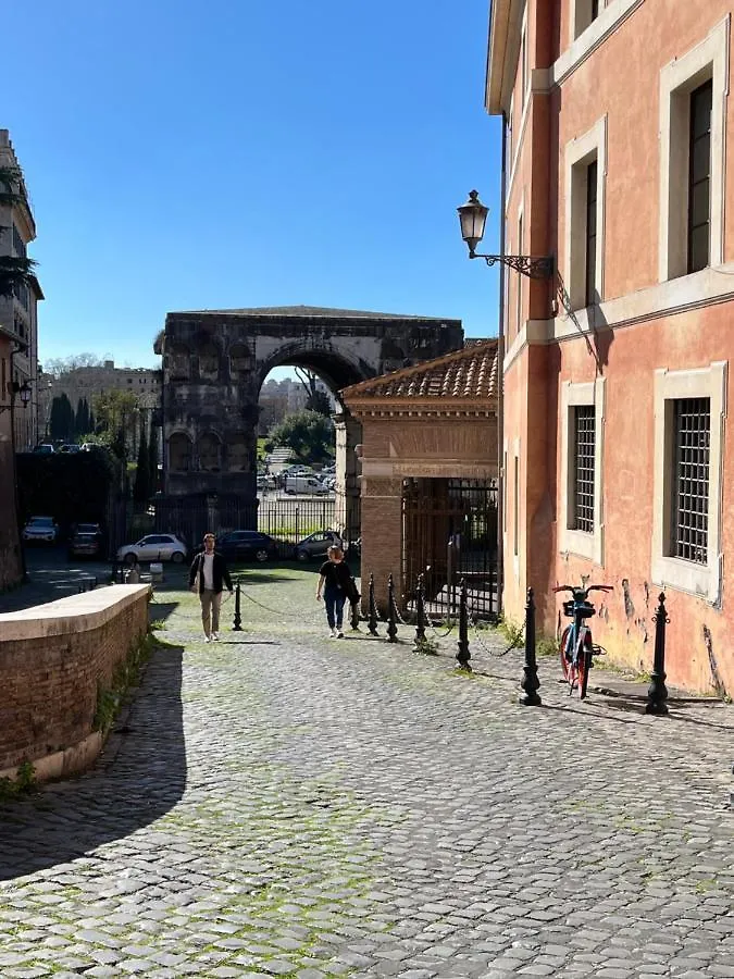 Shabby Roman Studio- Ai Fori Imperiali